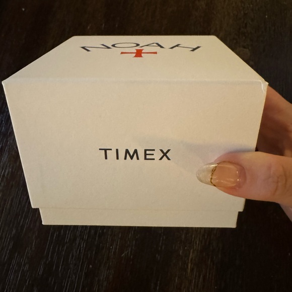 Timex x Noah Sun and Moon Wrist Watch - Picture 5 of 5